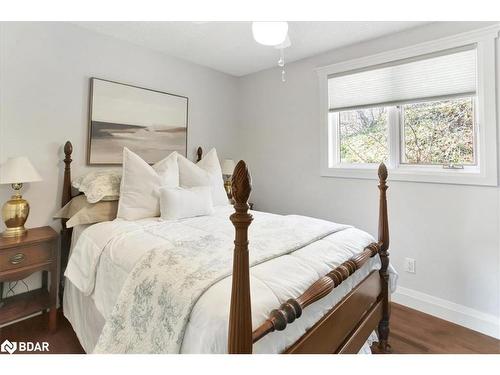 1486 Moonstone Road West Road, Hillsdale, ON - Indoor Photo Showing Bedroom