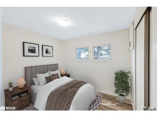 6 Carruthers Street S, Wasaga Beach, ON - Indoor Photo Showing Bedroom