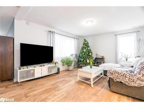 88 Church Street, Penetanguishene, ON - Indoor Photo Showing Living Room