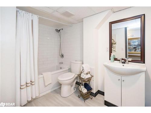 208 Edward Street, Orillia, ON - Indoor Photo Showing Bathroom