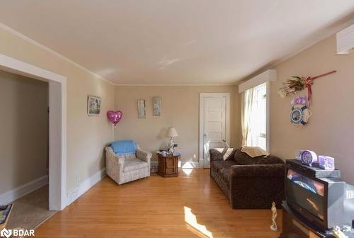 87 Mckenzie Street, Orillia, ON - Indoor Photo Showing Living Room