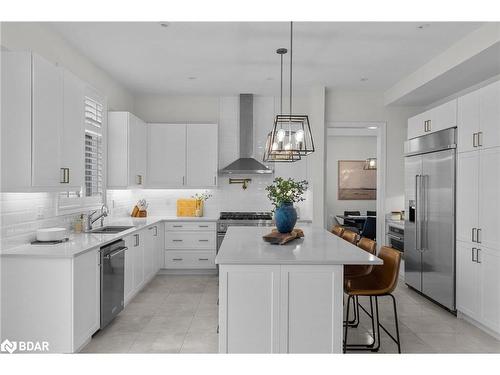 53 Sanford Circle, Springwater, ON - Indoor Photo Showing Kitchen With Upgraded Kitchen