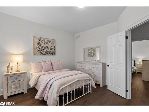 53 Sanford Circle, Springwater, ON - Indoor Photo Showing Bedroom