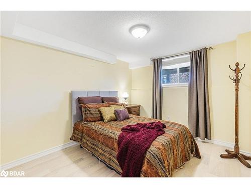 4-83 Goodwin Drive, Barrie, ON - Indoor Photo Showing Bedroom