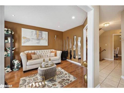 31 Quailvalley Drive, Brampton, ON - Indoor Photo Showing Living Room
