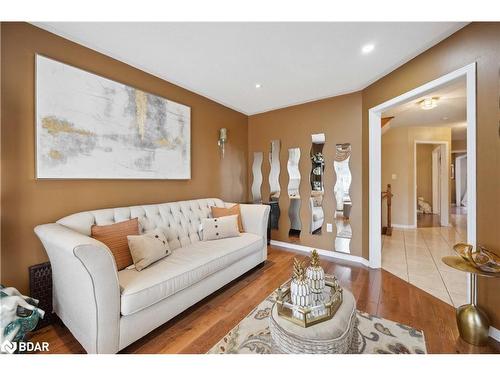 31 Quailvalley Drive, Brampton, ON - Indoor Photo Showing Living Room