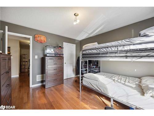 31 Quailvalley Drive, Brampton, ON - Indoor Photo Showing Bedroom