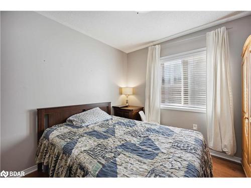 31 Quailvalley Drive, Brampton, ON - Indoor Photo Showing Bedroom