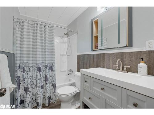 692 Forest Lake Road, Sundridge, ON - Indoor Photo Showing Bathroom