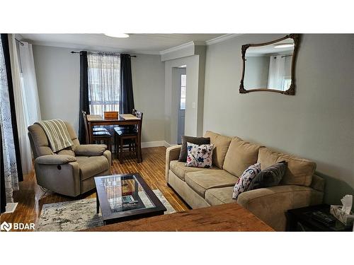 465 Farquhar Street, Gravenhurst, ON - Indoor Photo Showing Living Room