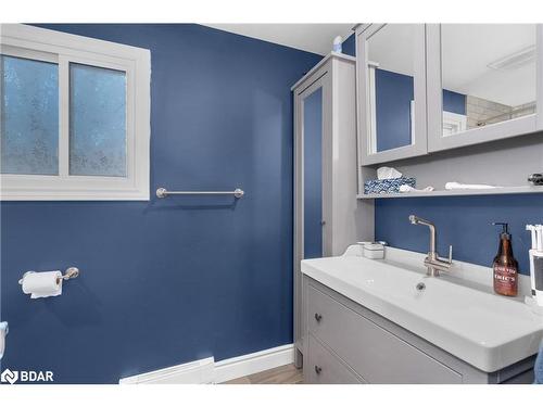 11 Quail Crescent, Barrie, ON - Indoor Photo Showing Bathroom