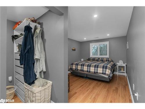 11 Quail Crescent, Barrie, ON - Indoor Photo Showing Bedroom