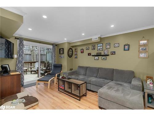 11 Quail Crescent, Barrie, ON - Indoor Photo Showing Living Room