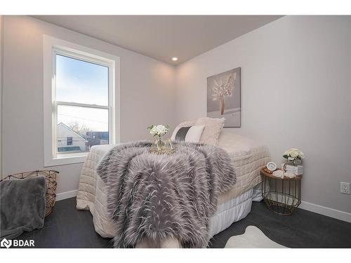 62 Elgin Street, Orillia, ON - Indoor Photo Showing Bedroom
