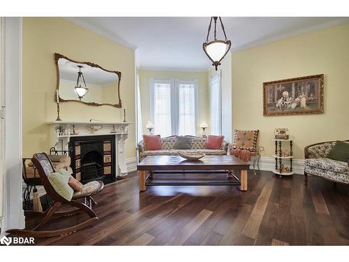98 Church Street, Bowmanville, ON - Indoor Photo Showing Living Room