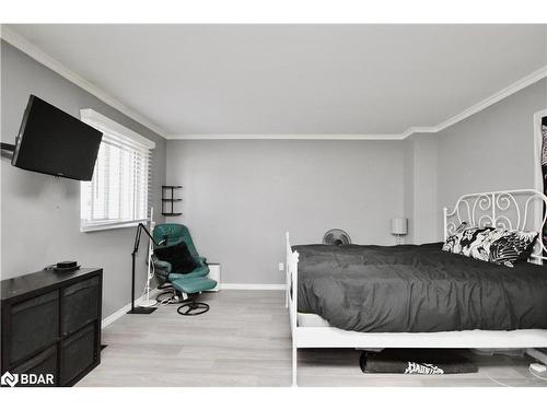 65-28 Donald Street, Barrie, ON - Indoor Photo Showing Bedroom