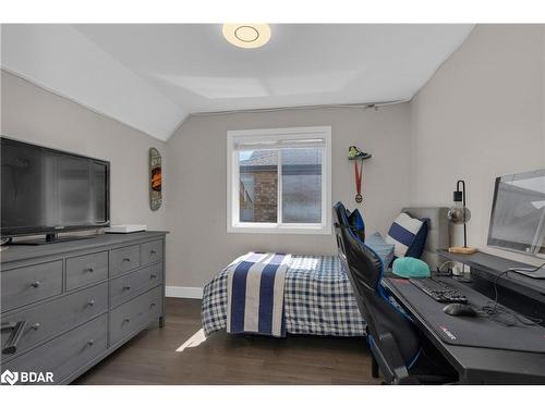 12 Pacific Avenue, Barrie, ON - Indoor Photo Showing Bedroom