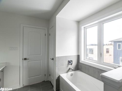 3778 Sunbank Crescent, Severn, ON - Indoor Photo Showing Bathroom