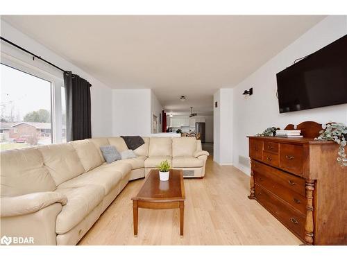 222 Christopher Street, Stayner, ON - Indoor Photo Showing Living Room