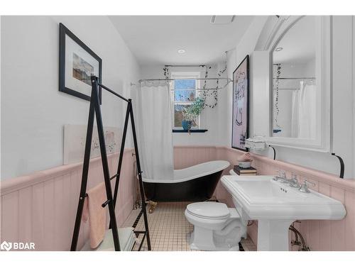 7612 County 9 Road, Creemore, ON - Indoor Photo Showing Bathroom