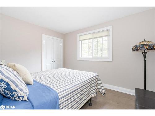 7817 Oakridge Drive, Washago, ON - Indoor Photo Showing Bedroom