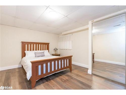 7817 Oakridge Drive, Washago, ON - Indoor Photo Showing Bedroom