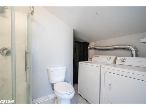 148 Sanford Street, Barrie, ON - Indoor Photo Showing Bathroom