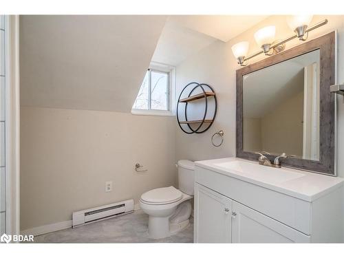 148 Sanford Street, Barrie, ON - Indoor Photo Showing Bathroom