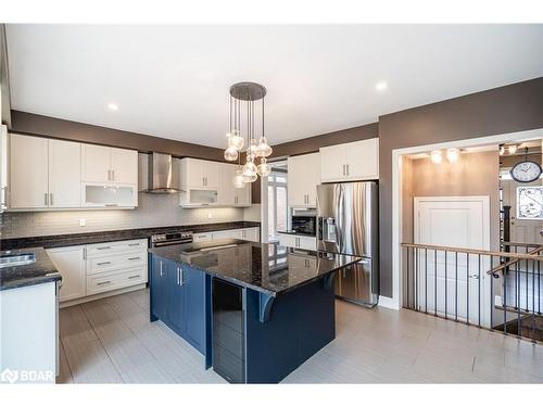 9 Strong Avenue, Angus, ON - Indoor Photo Showing Kitchen With Stainless Steel Kitchen With Upgraded Kitchen