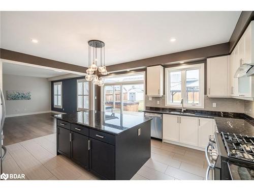 9 Strong Avenue, Angus, ON - Indoor Photo Showing Kitchen