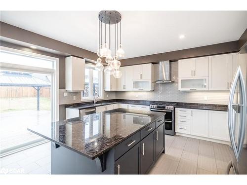 9 Strong Avenue, Angus, ON - Indoor Photo Showing Kitchen With Stainless Steel Kitchen With Upgraded Kitchen