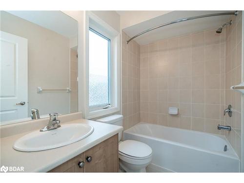 9 Strong Avenue, Angus, ON - Indoor Photo Showing Bathroom