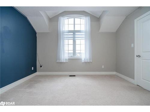 9 Strong Avenue, Angus, ON - Indoor Photo Showing Other Room