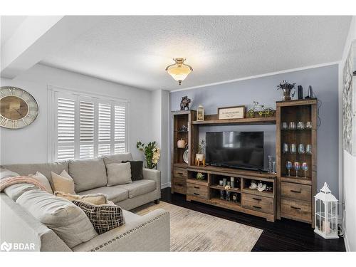 144 Pine Street, Bracebridge, ON - Indoor Photo Showing Living Room