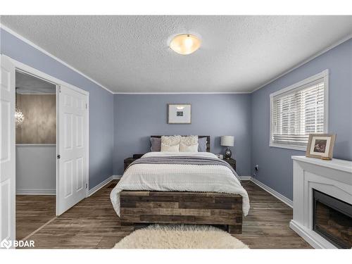 144 Pine Street, Bracebridge, ON - Indoor Photo Showing Bedroom