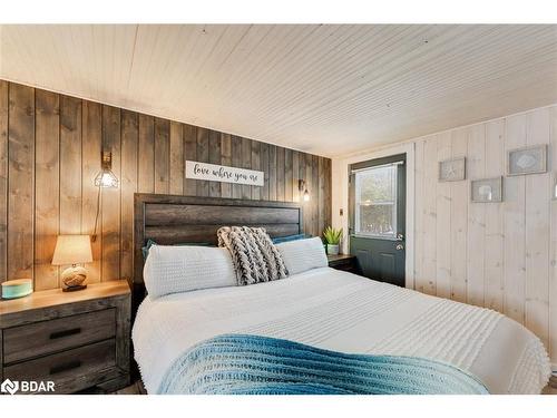 130 Crawford Road, Brechin, ON - Indoor Photo Showing Bedroom