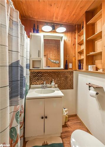 86 Dufferin Street, Orillia, ON - Indoor Photo Showing Bathroom