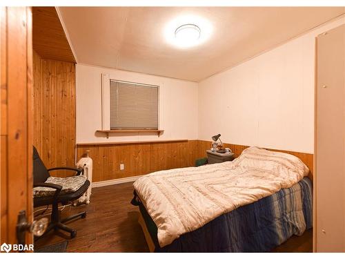 86 Dufferin Street, Orillia, ON - Indoor Photo Showing Bedroom