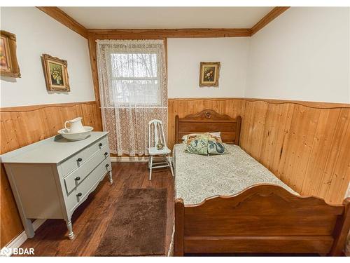 86 Dufferin Street, Orillia, ON - Indoor Photo Showing Bedroom