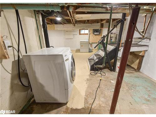 86 Dufferin Street, Orillia, ON - Indoor Photo Showing Laundry Room