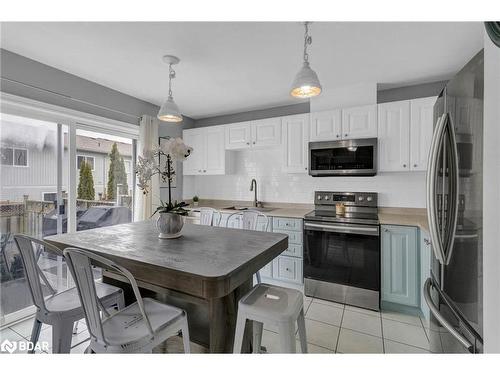 121-800 West Ridge Boulevard, Orillia, ON - Indoor Photo Showing Kitchen With Double Sink