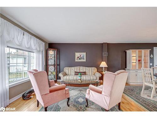 52 Vermont Avenue, Wasaga Beach, ON - Indoor Photo Showing Living Room