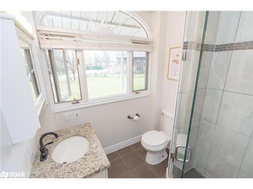 204 Spruce Crescent, Barrie, ON - Indoor Photo Showing Bathroom