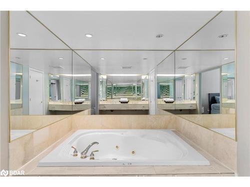 2226-90 Highland Drive, Oro-Medonte, ON - Indoor Photo Showing Bathroom