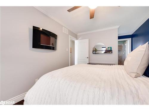821 Essa Road, Barrie, ON - Indoor Photo Showing Bedroom