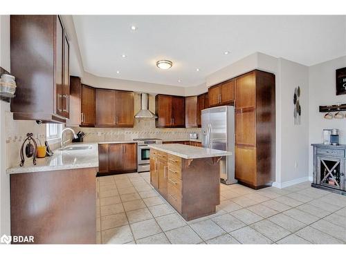 920 Booth Avenue, Innisfil, ON - Indoor Photo Showing Kitchen