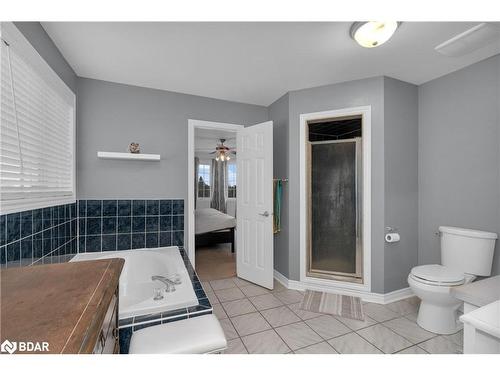 50 Sherwood Court, Barrie, ON - Indoor Photo Showing Bathroom