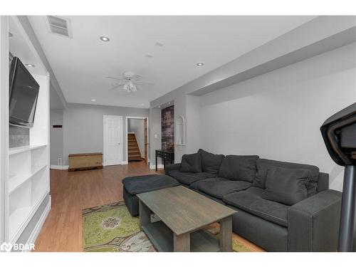 50 Sherwood Court, Barrie, ON - Indoor Photo Showing Living Room