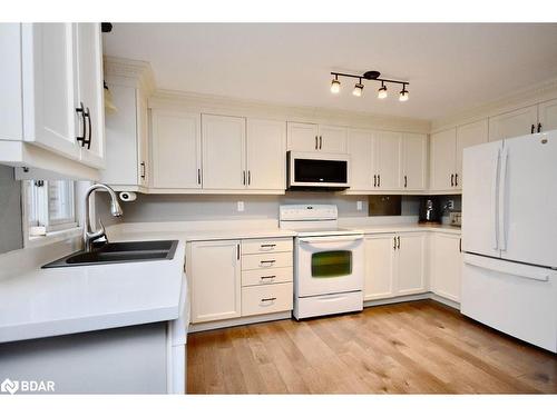 33 Ferguson Drive, Barrie, ON - Indoor Photo Showing Kitchen With Double Sink