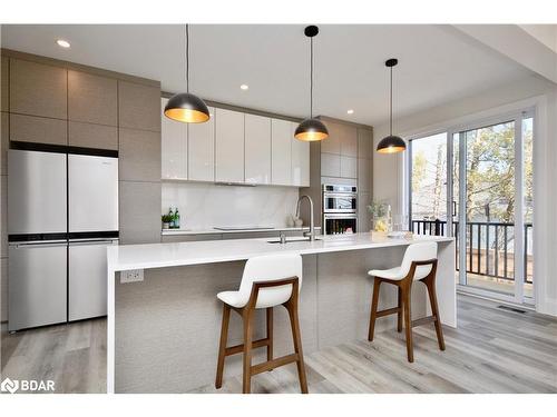 1411 Maple Way, Innisfil, ON - Indoor Photo Showing Kitchen With Upgraded Kitchen